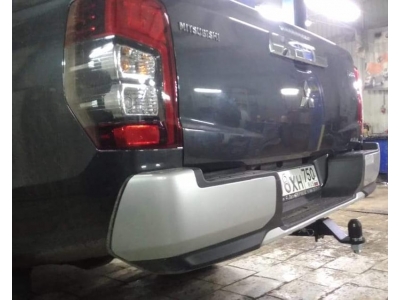 Фаркоп Fiat Fullback 2016-2019, Mitsubishi L200 2015-2023 съемное крепление шара под американский квадрат